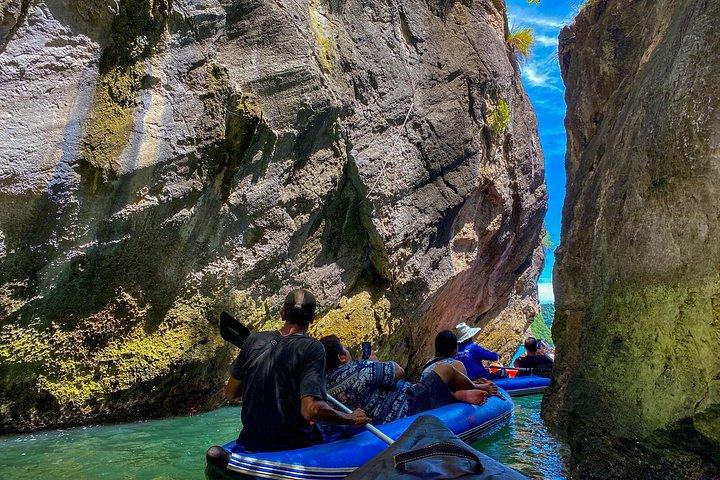 クラビからロングテールボートで行くシーカヌー付きジェームズボンド島ツアー