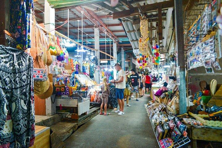 クラビからロングテールボートで行くシーカヌー付きジェームズボンド島ツアー