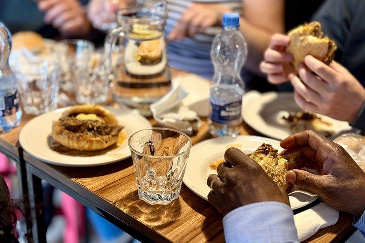 クラクフ : カジミェシュ食品市場ツアー＆共産党バー試飲