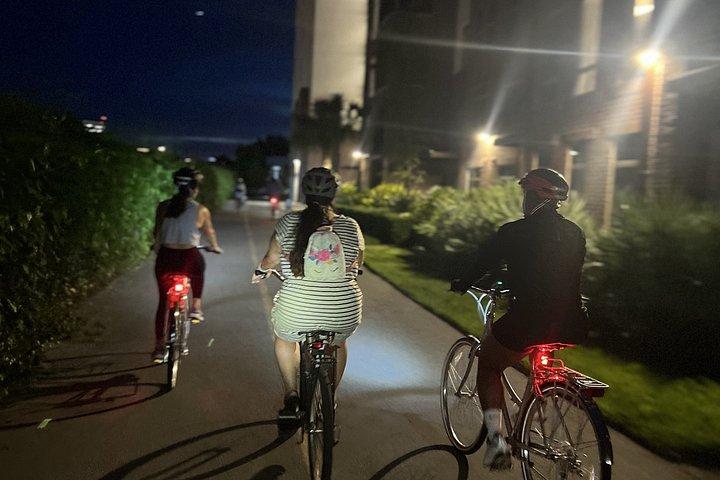 オーランド・ナイトバイクツアー：街のナイトライフを楽しく走る