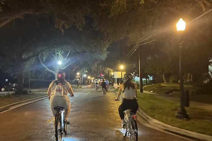 オーランド・ナイトバイクツアー：街のナイトライフを楽しく走る