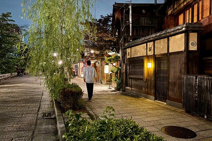 Gion Night Walk mit einem ehemaligen Geschichtslehrer