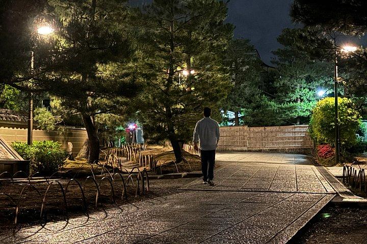 Gion Night Walk mit einem ehemaligen Geschichtslehrer