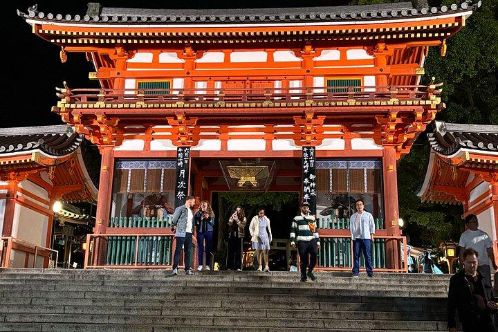 Gion Night Walk mit einem ehemaligen Geschichtslehrer