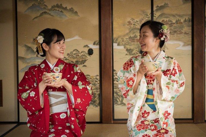 錦・京都舞妓屋で着物茶会