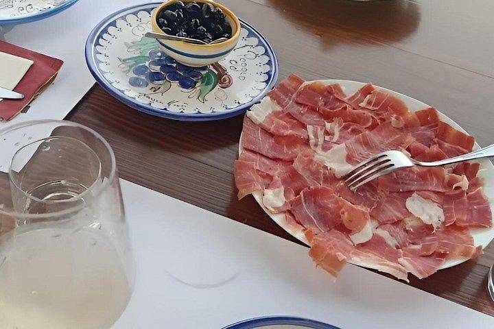 パルマワイナリーツアー、ワインテイスティング＆地元料理（送迎付き）
