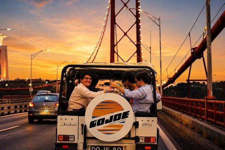 LISBON PRIVATE SUNSET TOUR i Vintage Jeep med mad og drikkevarer