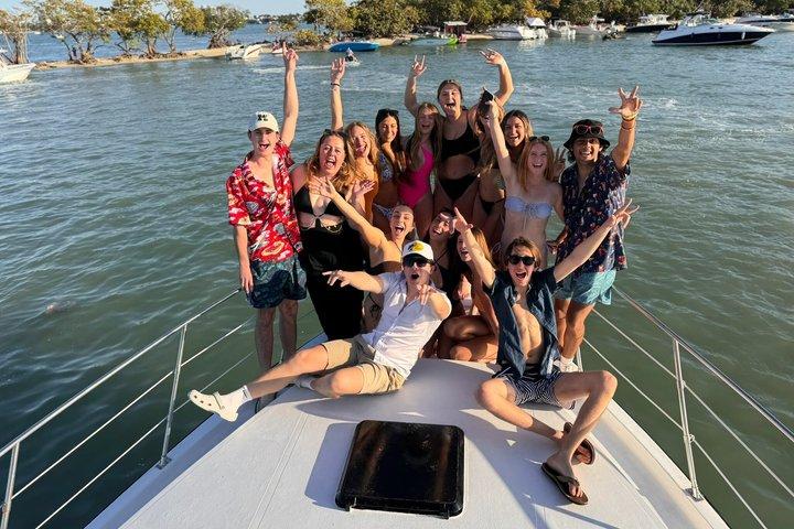Miami Floating Club Esperienza Sunset Boat Party a Biscayne Bay
