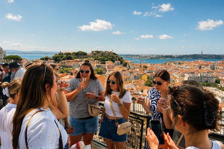 LISBON PRIVATE TOUR em um Jeep vintage com comida e bebida degustações