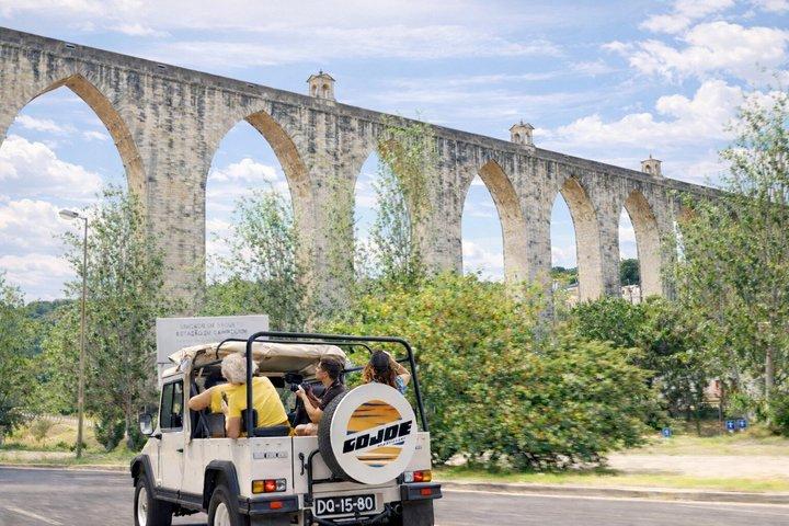 LISBON PRIVATE TOUR em um Jeep vintage com comida e bebida degustações