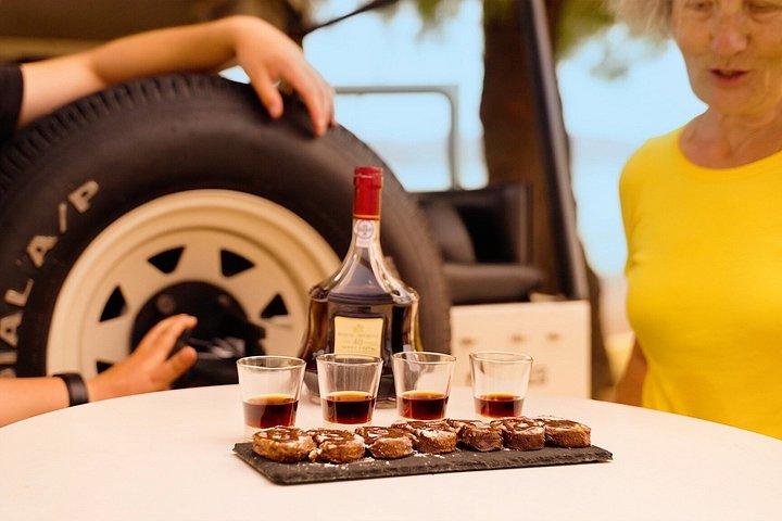 ヴィンテージジープで行くフード＆ドリンクテイスティング付きリスボンプライベートツアー