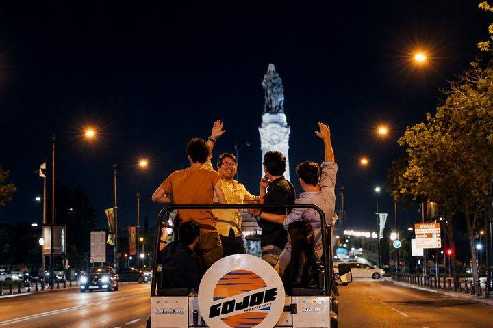 LISBON PRIVATE NIGHT TOUR em um Jeep vintage com comida e bebidas
