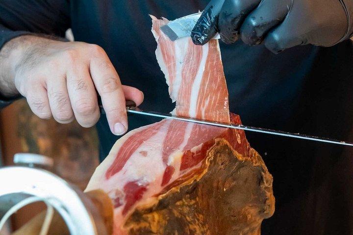Premium Iberisk skinkprovning nära Sagrada Familia med en Expert