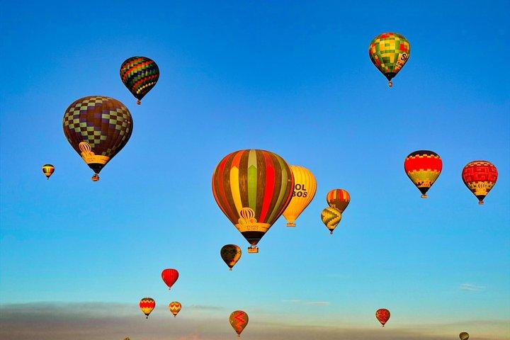 Sunrise Hot Air Balloon Flight Over Teotihuacán from Mexico City