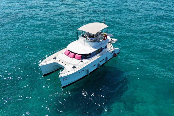 Aluguel de catamarã particular com capitão