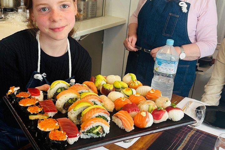 中野での少人数グループの巻き寿司と天ぷら料理教室