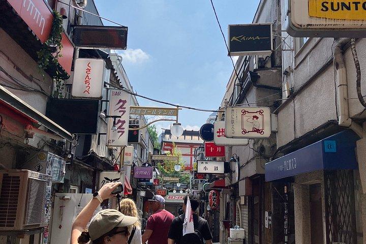 東京新宿ウォーキングツアーと地元のおやつ