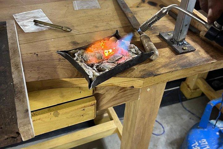 ガレ砦：おつまみ付き伝統的な宝飾品製作ワークショップ