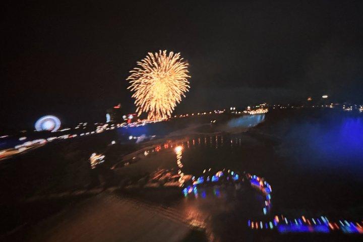 ナイアガラの滝ナイト イルミネーション ツアー : アメリカ滝、ブライダル滝、ホースシュー滝