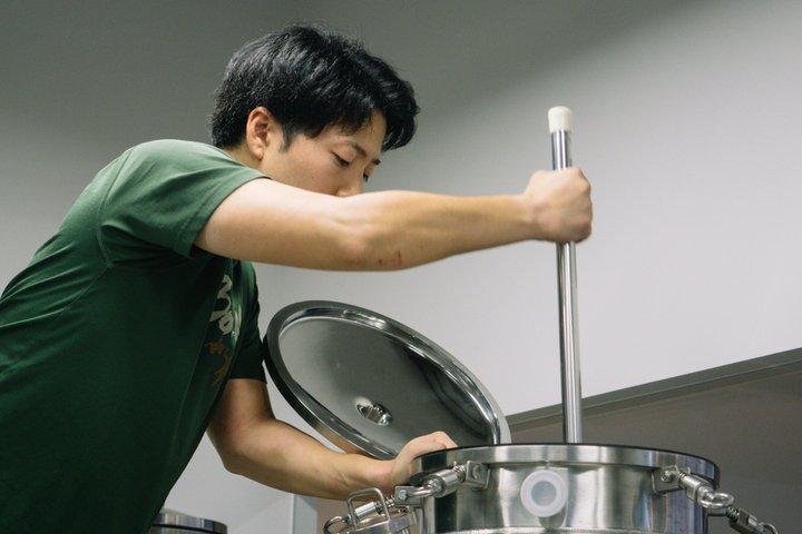 梅田スカイビル近くで味わう大阪酒蔵ツアー