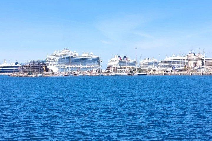 フィウミチーノ空港へのプライベート送迎チヴィタヴェッキアクルーズポート