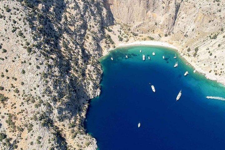 セントジョージベイで泳ぐストップ付きシミ島へのボートトリップ