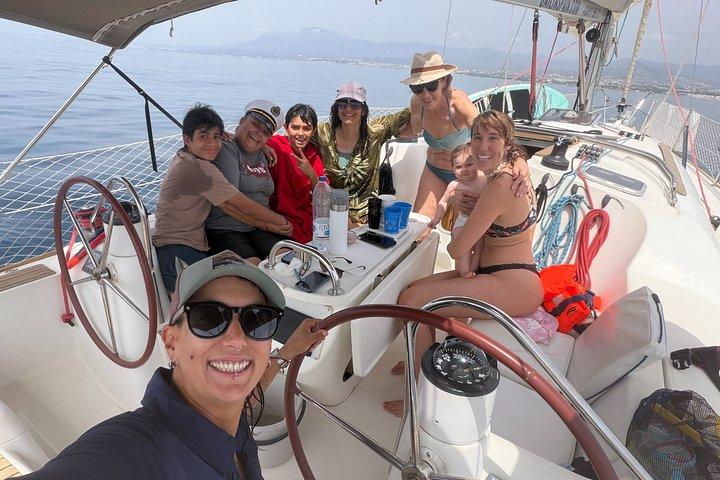 マルベーリャ：ヨットでプエルト・バヌースの贅沢を満喫