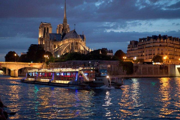 Seine River Sightseeing Cruise with Eiffel Tower Views