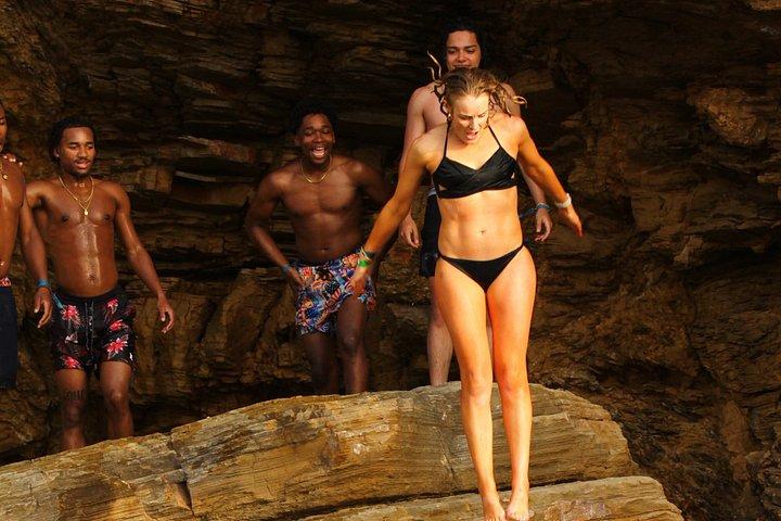 Escursione alle grotte e alle grotte con tapas e Premium Open Bar a Ibiza