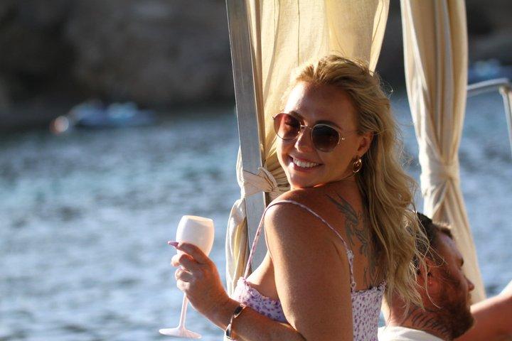 Escursione alle grotte e alle grotte con tapas e Premium Open Bar a Ibiza