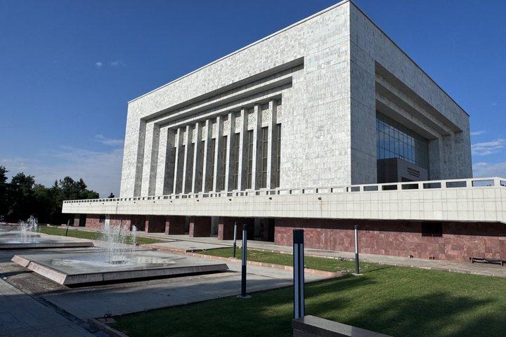 プライベート＆グループビシュケクシティツアー：歴史、文化、建築家