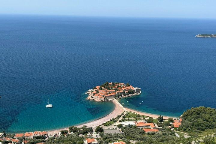 Explorez Sveti Stefan et Queen Beach avec une visite privée en hors-bord