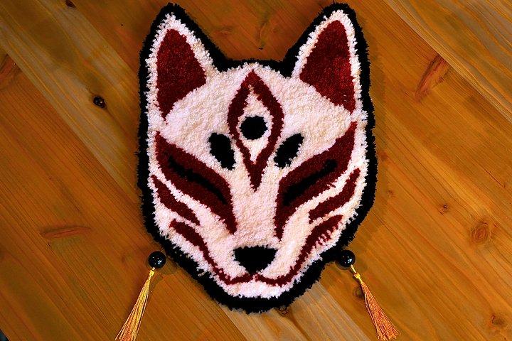京都：吹き抜けアトリエで鬼・狐・だるまの敷物作り