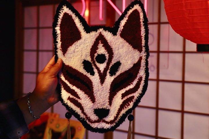京都：吹き抜けアトリエで鬼・狐・だるまの敷物作り