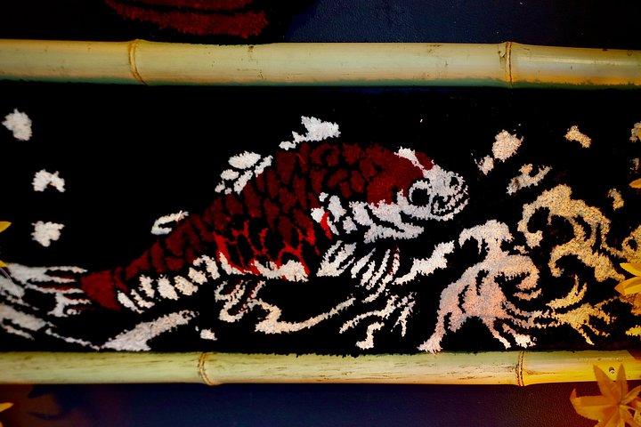 京都：吹き抜けアトリエで鬼・狐・だるまの敷物作り