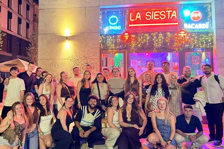 Budapest Nighttime Ruin Bars Crawl avec coups gratuits et entrée VIP
