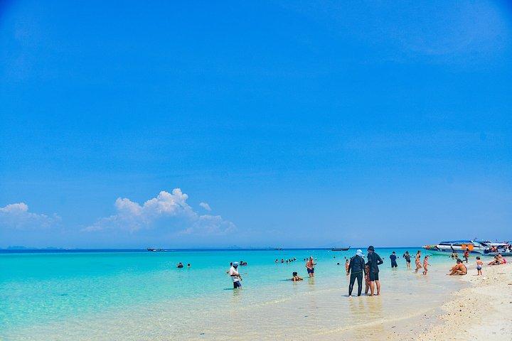 ホテル送迎付きロングテールボートでのクラビ4島ツアー