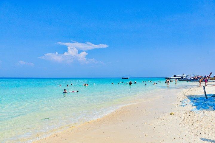 ホテル送迎付きロングテールボートでのクラビ4島ツアー