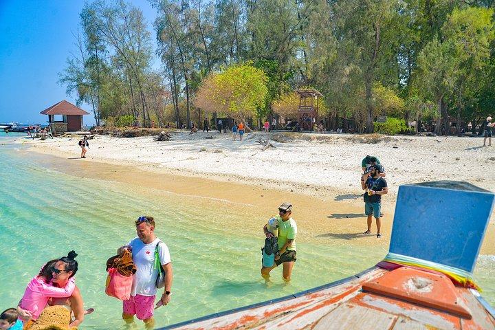ホテル送迎付きロングテールボートでのクラビ4島ツアー