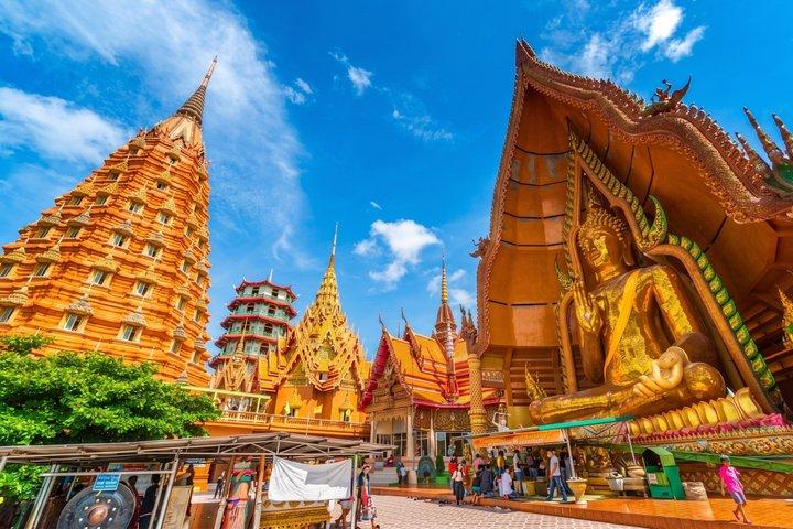 Visite privée de Kanchanaburi : Cascades d'Erawan et temples rupestres