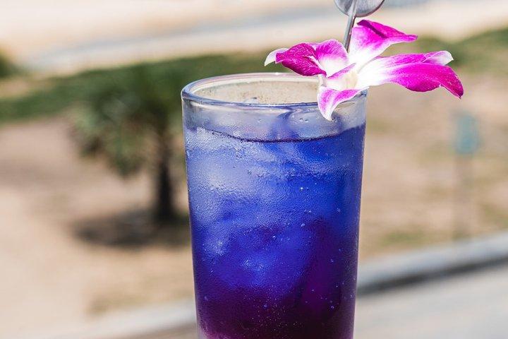 Phuket Karon Beach Thai Cooking Class with Sunset Cocktail Making
