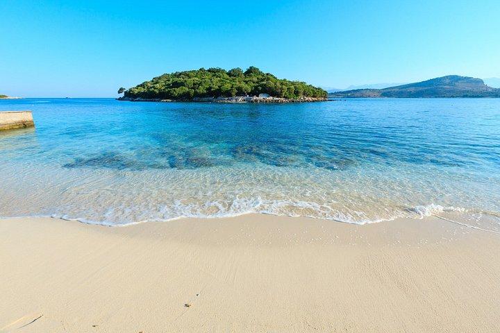 ティラナからサランダ、クサミル、ブルーアイへの日帰り旅行