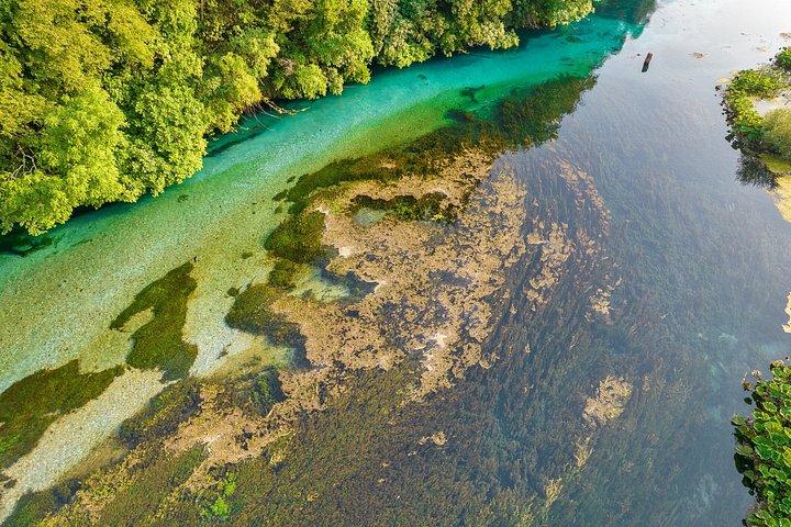 ティラナからサランダ、クサミル、ブルーアイへの日帰り旅行