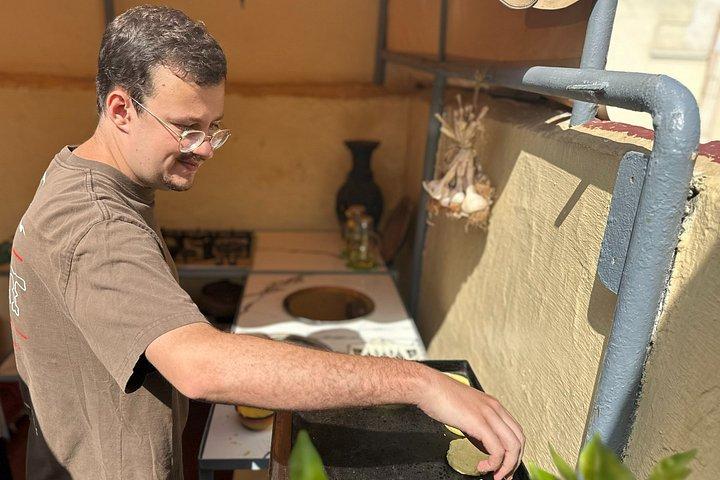 ラバトでムセメンとハルチャアムルーを作り、地元の家族とお茶を
