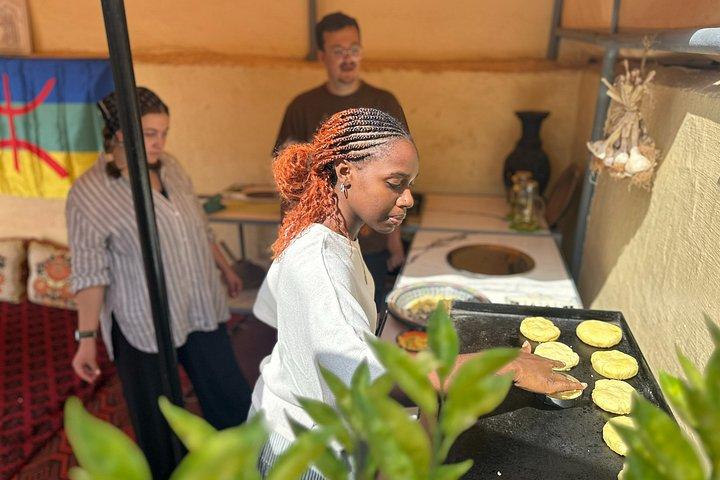 ラバトでムセメンとハルチャアムルーを作り、地元の家族とお茶を