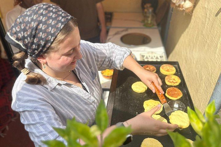 ラバトでムセメンとハルチャアムルーを作り、地元の家族とお茶を