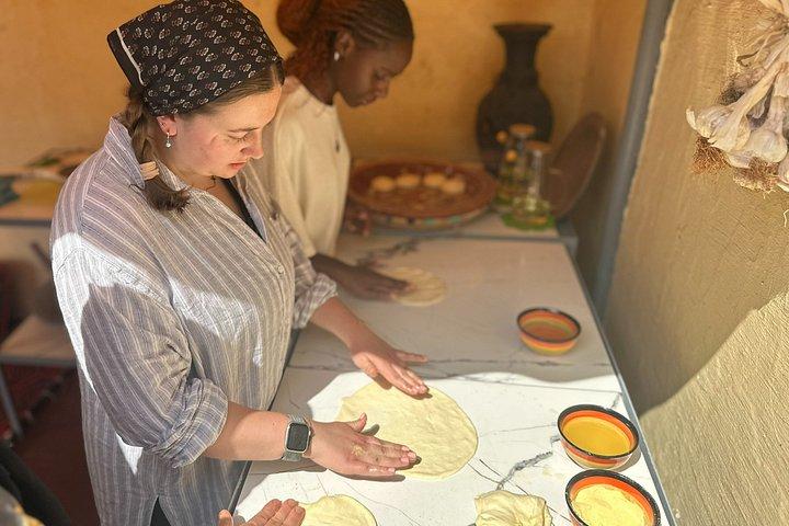 ラバトでムセメンとハルチャアムルーを作り、地元の家族とお茶を