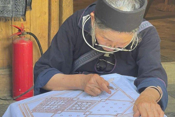 サパ猫村鍋と市場体験