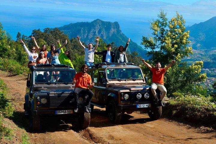 アリエイロ峰、サンタナ＆サン・ルーレンソ橋オープンルーフ4X4ツアー