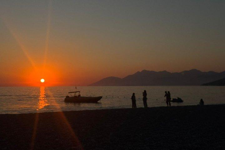 Sarandë : ヒドゥンベイ海洞窟＆クリスタルウォーターズへのスピードボートツアー